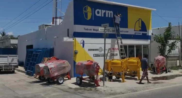 Sucursal Armaq Maquinaria Playa del Carmen con equipos para construcción